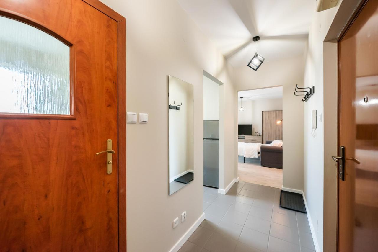 Ursus Pleasant Апартаменти *